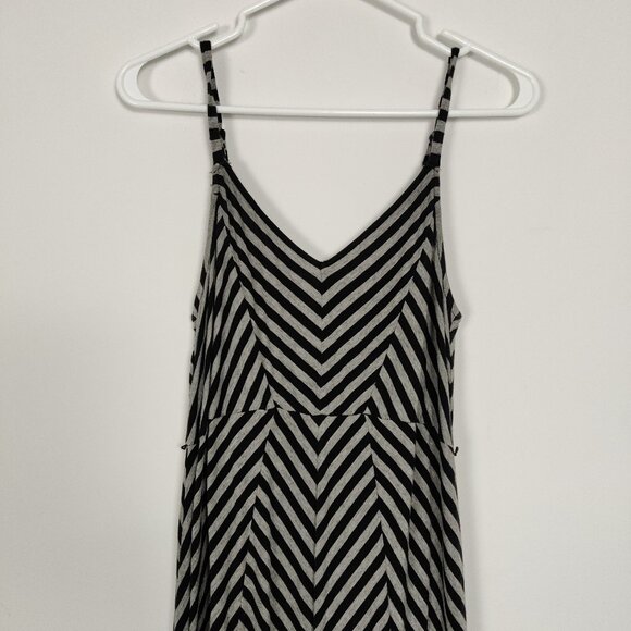 Motherhood Maternity Women's Dress Sz M Black Gray Chevron Cotton Modal Y2K Goth - Picture 2 of 9